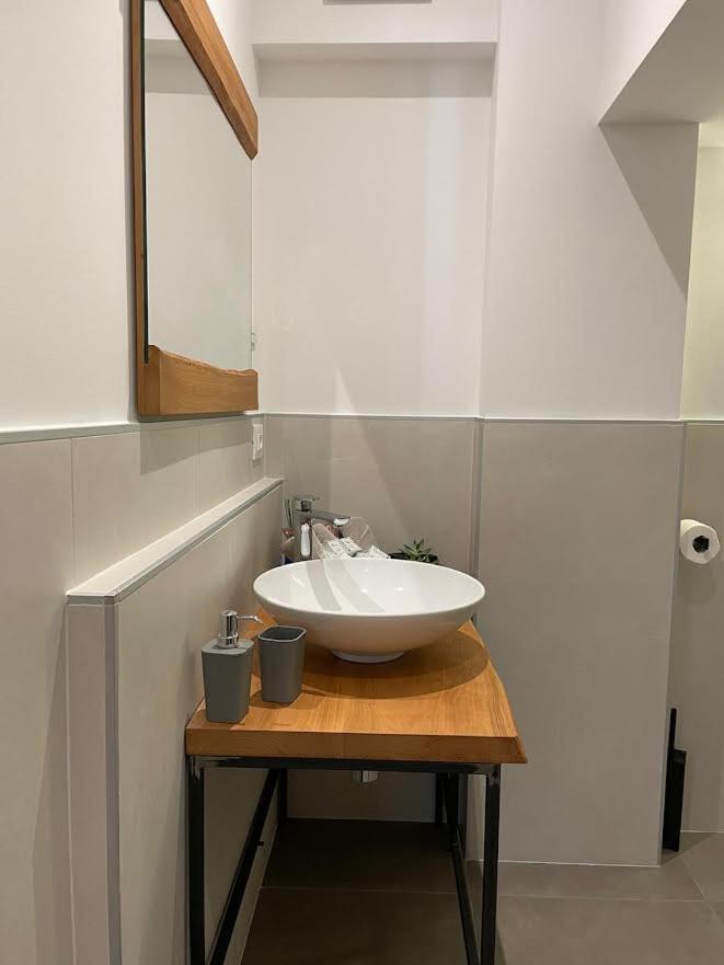 Api Tenna Apartments Glicine 1 ภายนอก รูปภาพ